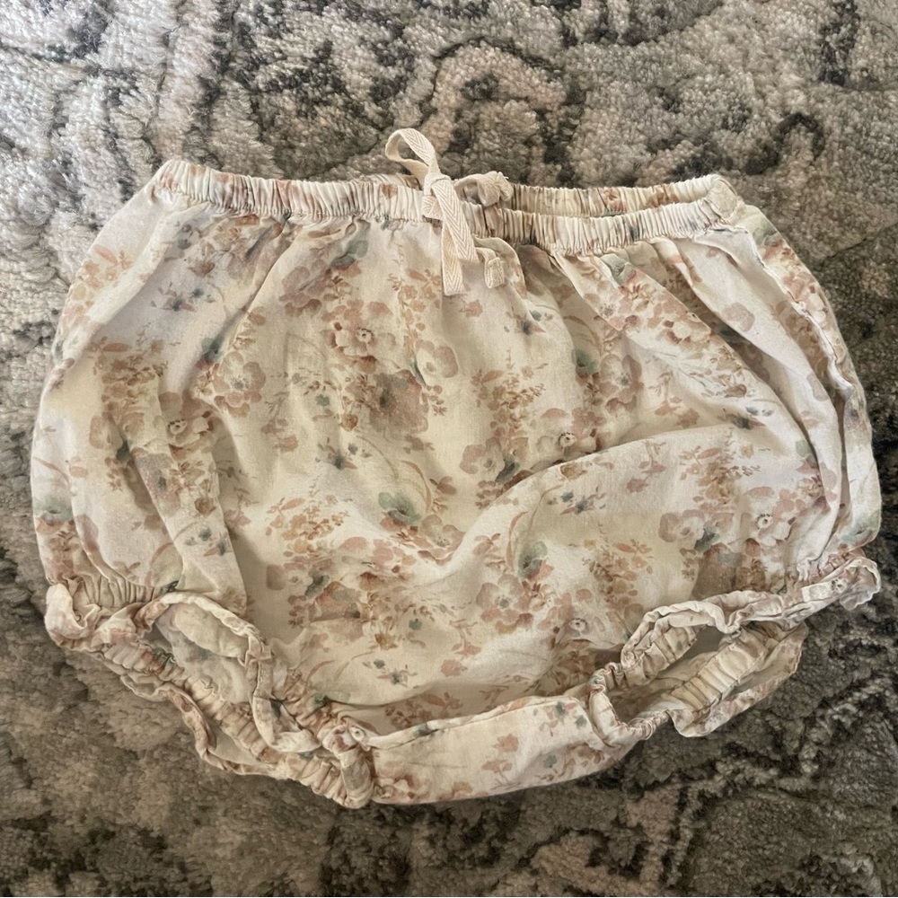Jamie Kay bloomers